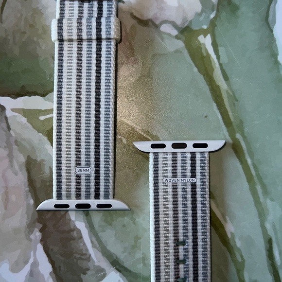 Brand New Genuine Apple Brand Apple Watch Band - Picture 3 of 3